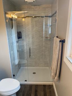 Top 5 Reasons to Upgrade to Frameless Glass Shower Doors in Columbus Thumbnail