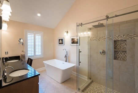 What Should You Expect During a Professional Shower Door Replacement? Thumbnail