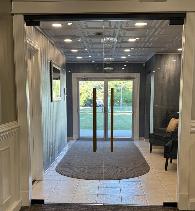 Frameless Glass Doors in Columbus, OH Thumbnail